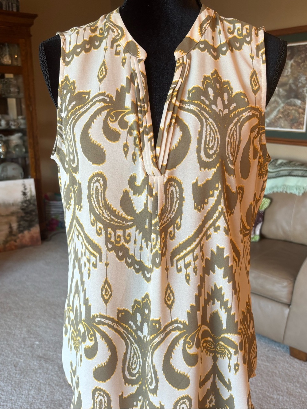 New York & Company Cream & Olive Sleeveless V-Neck Blouse M